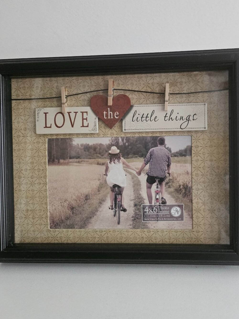 4 x 6” Love the little things picture frame.